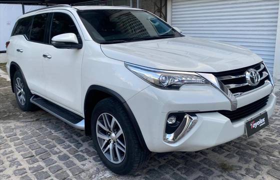 TOYOTA HILUX SW4 2.8 SRX 4X4 7 LUGARES 16V TURBO INTERCOOLER DIESEL 4P AUTOMÁTICO